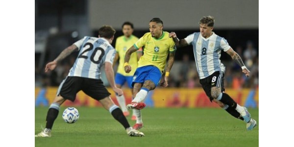 Lionel Scaloni compreende as ambições de Raphinha Lionel Scaloni compreende as ambições de Raphinha